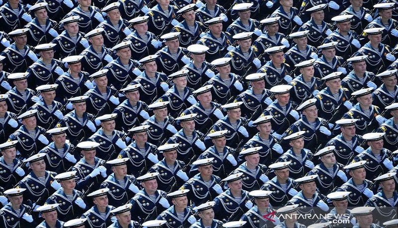 entara Angkatan Laut Rusia berparade pada acara the Victory Day Parade. Foto: Antara entara Angkatan Laut Rusia berparade pada acara the Victory Day Parade. Foto: Antara