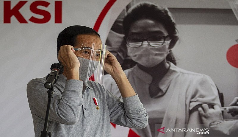Presiden Jokowi saat meninjau produksi dan uji klinis tahap III vaksin COVID-19 di Fakultas Kedokteran Universitas Padjadjaran. Foto: Antara Presiden Jokowi saat meninjau produksi dan uji klinis tahap III vaksin COVID-19 di Fakultas Kedokteran Universitas Padjadjaran. Foto: Antara