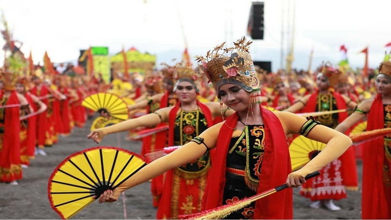 Gandrung Sewu 2018 (foto: Genpi Banyuwangi) Gandrung Sewu 2018 (foto: Genpi Banyuwangi)