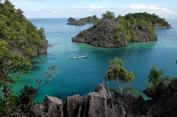 Pulau Labengki, Raja Ampatnya Sulawesi, makin tersohor dengan destinasi Teluk Cinta. Kayak apa, ya? (Foto : Top Lintas) Pulau Labengki, Raja Ampatnya Sulawesi, makin tersohor dengan destinasi Teluk Cinta. Kayak apa, ya? (Foto : Top Lintas)