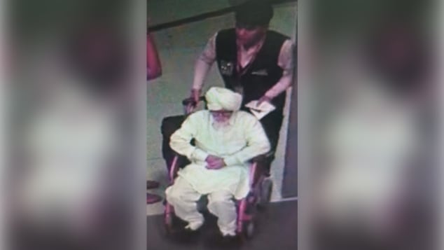 Jayesh Patel, 32, berpura-pura sebagai pria lanjut usia di bandara New Delhi, India (Foto: CNN) Jayesh Patel, 32, berpura-pura sebagai pria lanjut usia di bandara New Delhi, India (Foto: CNN)