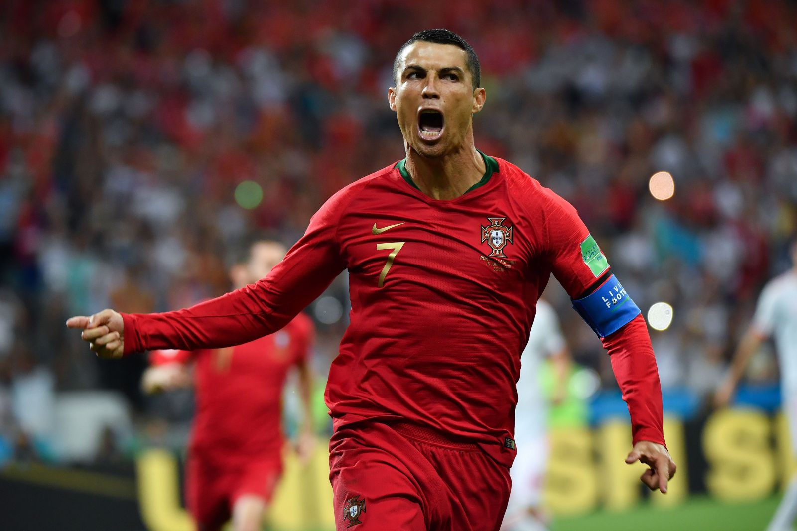 Laga Lithuania vs Portugal pada Kualifikasi Piala Eropa 2020 menjadi panggung bagi Cristiano Ronaldo. Foto: Twitter UEFA Euro 2020 Laga Lithuania vs Portugal pada Kualifikasi Piala Eropa 2020 menjadi panggung bagi Cristiano Ronaldo. Foto: Twitter UEFA Euro 2020