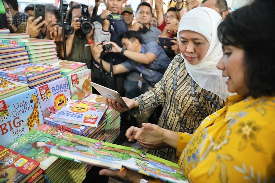 Gubernur Jawa Timur Gubernur Jawa Timur Khofifah Indar Parawansa saat membuka BBW 2019 di Surabaya.(Foto: Humas Prov Jatim) Gubernur Jawa Timur Gubernur Jawa Timur Khofifah Indar Parawansa saat membuka BBW 2019 di Surabaya.(Foto: Humas Prov Jatim)