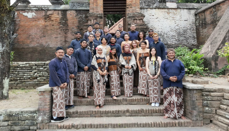 Kalau kamu ke Permakaman Raja Mataram Kotagede, Yogyakarta, jangan langgar aturan-aturan ini, ya (Foto : Annisa/GenPI.co) Kalau kamu ke Permakaman Raja Mataram Kotagede, Yogyakarta, jangan langgar aturan-aturan ini, ya (Foto : Annisa/GenPI.co)