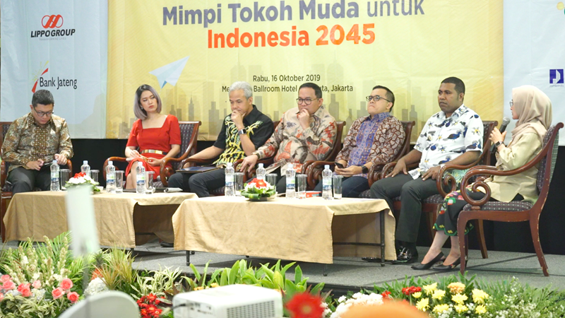 Seminar “100 Tahun Indonesia Mimpi Tokoh Muda untuk Indonesia 2045” yang diselenggarakan PWI menghadirkan sejumlah pejabat daerah (foto: Aan Zikri/GenPI.co) Seminar “100 Tahun Indonesia Mimpi Tokoh Muda untuk Indonesia 2045” yang diselenggarakan PWI menghadirkan sejumlah pejabat daerah (foto: Aan Zikri/GenPI.co)