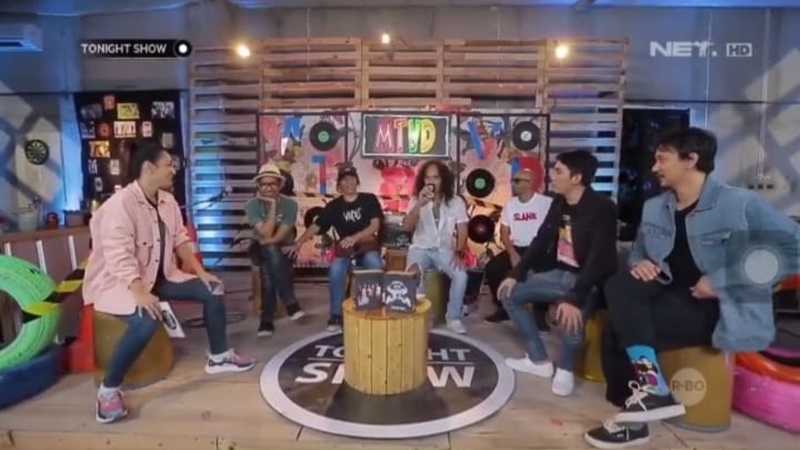 Tonight Show syuting di markas Slank di jalan Potlot (foto: IG @tonightshow_net) Tonight Show syuting di markas Slank di jalan Potlot (foto: IG @tonightshow_net)