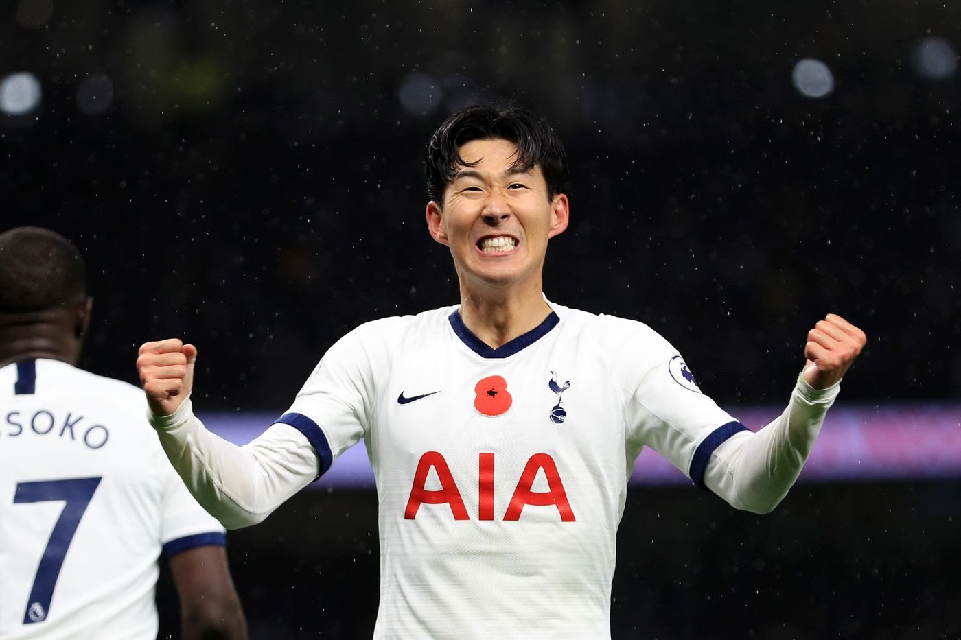 Suporter Liverpool mendorng Hon Seung-Min diambil daari Tottenham Hotspur. (Foto: sbnation.com) Suporter Liverpool mendorng Hon Seung-Min diambil daari Tottenham Hotspur. (Foto: sbnation.com)