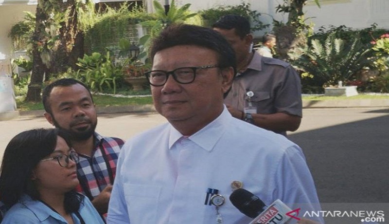 Menpan-RB Tjahjo Kumolo di Istana Kepresidenan Jakarta. Foto: Antara Menpan-RB Tjahjo Kumolo di Istana Kepresidenan Jakarta. Foto: Antara