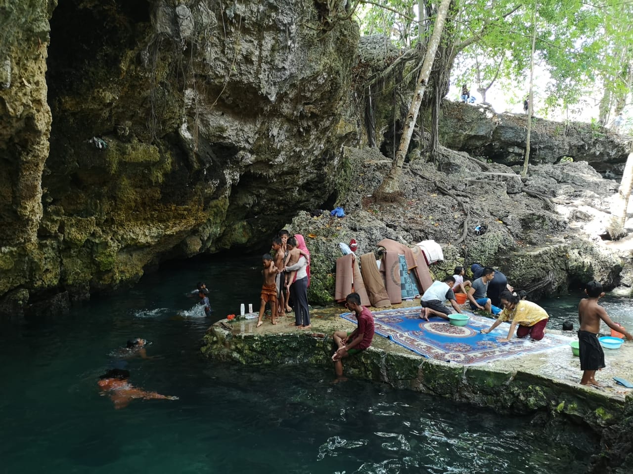 Telaga Kontamale yang sejuk menyegarkan. (Foto: Kurnia Theo) Telaga Kontamale yang sejuk menyegarkan. (Foto: Kurnia Theo)