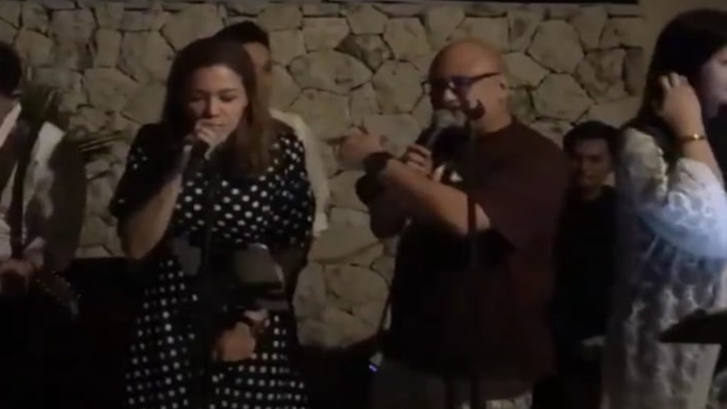 Maia dan Irwan duet menyanyikan lagu Rosana (foto: SC IG @maiamussry) Maia dan Irwan duet menyanyikan lagu Rosana (foto: SC IG @maiamussry)