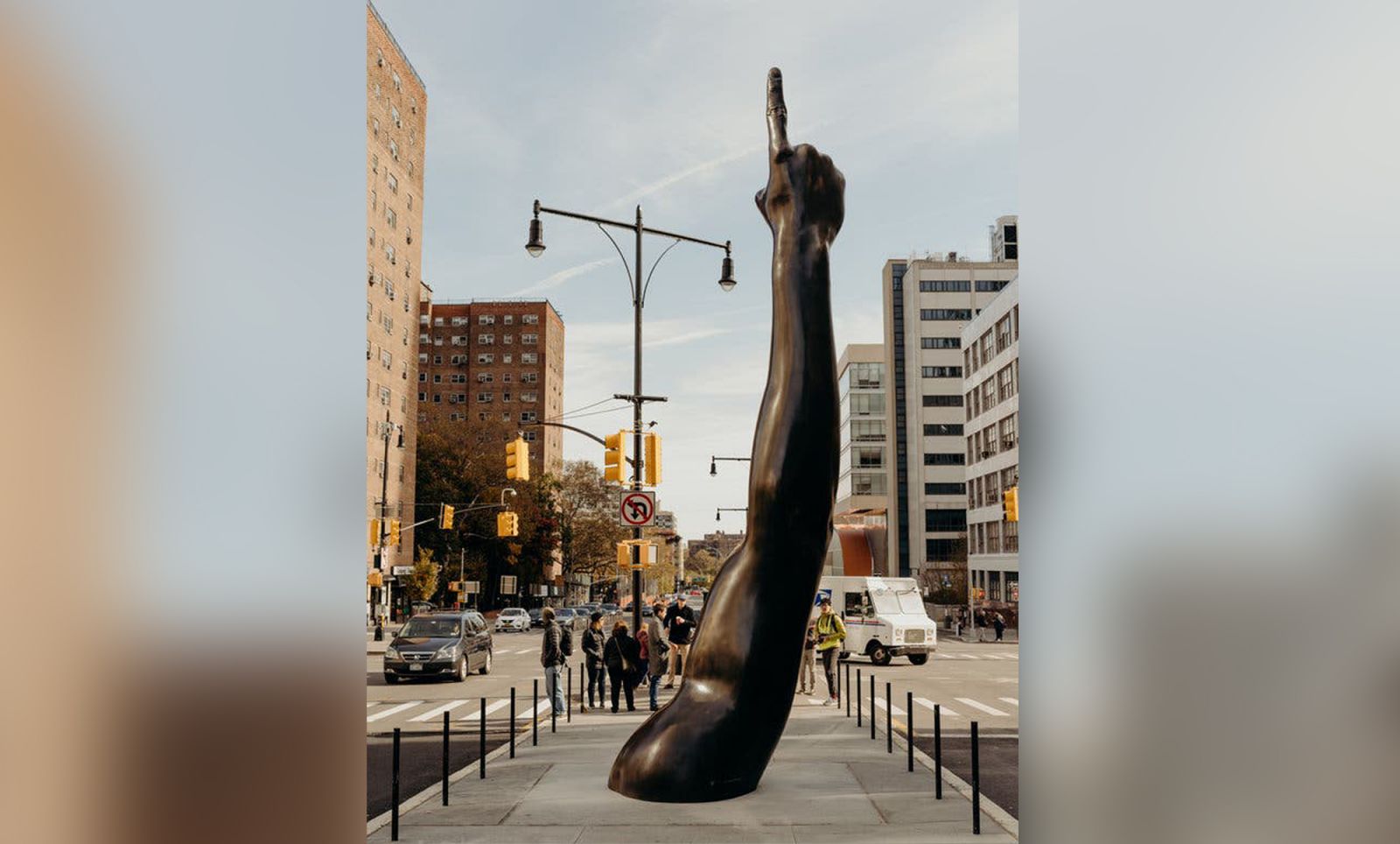 patung Unity di New York, yang dianggap mempromosikan ISIS. (Foto: New York Times) patung Unity di New York, yang dianggap mempromosikan ISIS. (Foto: New York Times)