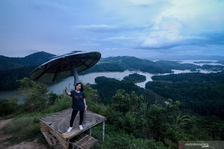 Bukit Matang Keladan (Foto: Antaranews) Bukit Matang Keladan (Foto: Antaranews)