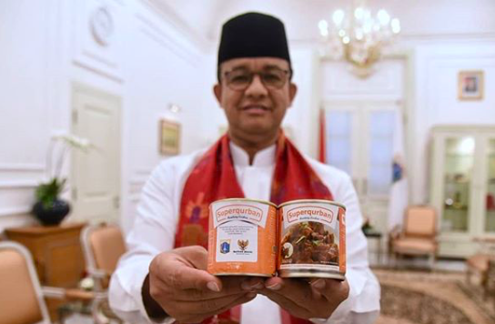 Kali pertama, Pemprov DKI membagi daging kurban siap saji ala chef hotel bintang 5, dapur kurban saji berupa kemasan kaleng, seperti kornet, rendang kalengan Kali pertama, Pemprov DKI membagi daging kurban siap saji ala chef hotel bintang 5, dapur kurban saji berupa kemasan kaleng, seperti kornet, rendang kalengan