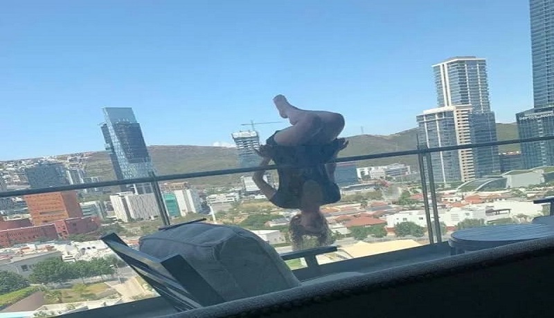 Korban terjatu dari apartemen saat latihan yoga. (ist) Korban terjatu dari apartemen saat latihan yoga. (ist)