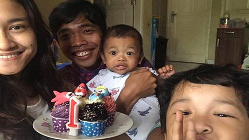 Dede Sundandar bersama istri dan dua anaknya (foto: IG @dede_sunandar) Dede Sundandar bersama istri dan dua anaknya (foto: IG @dede_sunandar)