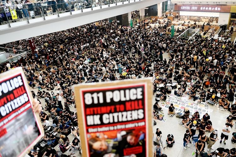 Demo di Hong Kong membuat WNI tak bisa kembali ke tanah air. (Foto: Kompas.com) Demo di Hong Kong membuat WNI tak bisa kembali ke tanah air. (Foto: Kompas.com)