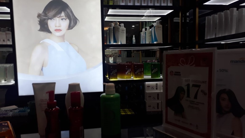 Salon Johnny Andrean memberikan diskon pada 16-17 Agustus 2019 untuk perawatan rambut cream bath (foto: Linda) Salon Johnny Andrean memberikan diskon pada 16-17 Agustus 2019 untuk perawatan rambut cream bath (foto: Linda)