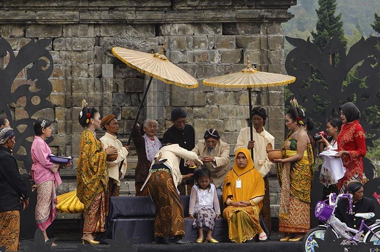 11 Anak Ikuti Ruwatan Potong Rambut - GenPI.co