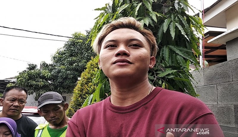 Rizky Febian melaporkan dugaan kejanggalan atas kematian mendiang ibunya, Lina Jubaidah. Foto: Antara Rizky Febian melaporkan dugaan kejanggalan atas kematian mendiang ibunya, Lina Jubaidah. Foto: Antara