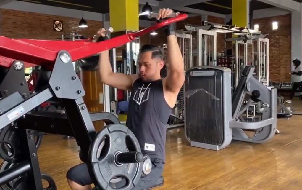 AHY sedang melakukan olahraga di gym (Foto: Instagram/@agusyudhoyono) AHY sedang melakukan olahraga di gym (Foto: Instagram/@agusyudhoyono)