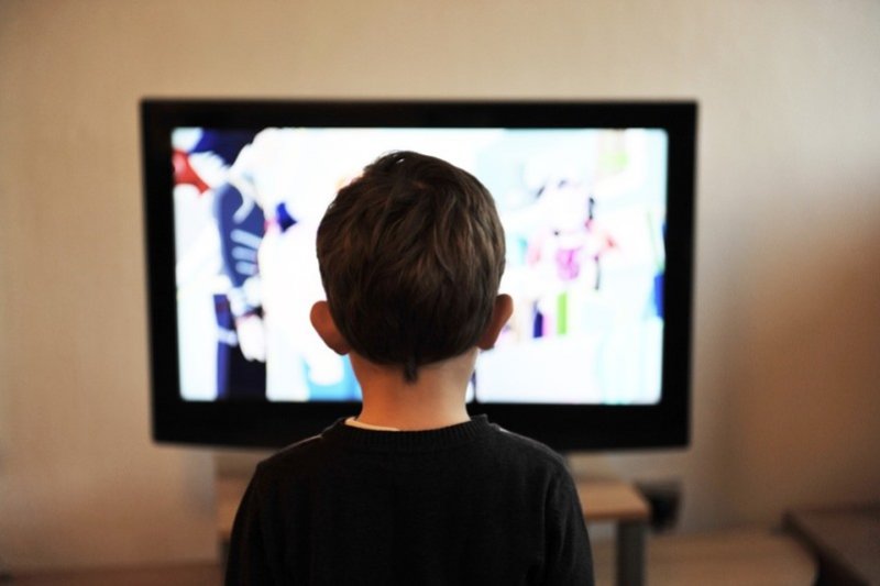 Ilustrasi nonton televisi. (Foto: Pixabay) Ilustrasi nonton televisi. (Foto: Pixabay)