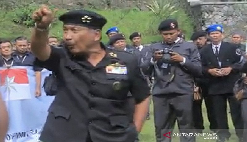 Komunitas Sunda Empire bikin heboh di Bandung. Foto: Antara Komunitas Sunda Empire bikin heboh di Bandung. Foto: Antara