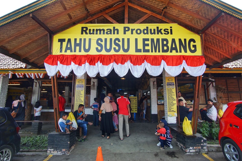 Tahu Susu Lembang (Foto: pergidulu.com) Tahu Susu Lembang (Foto: pergidulu.com)