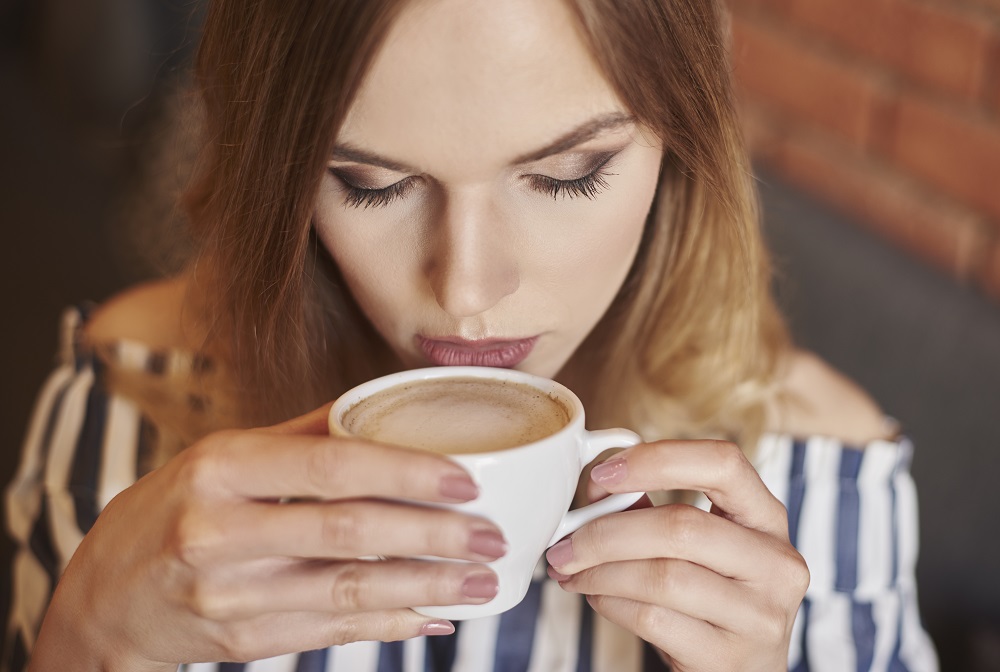 Ilustrasi minum kopi. (Foto: Elements Envato) Ilustrasi minum kopi. (Foto: Elements Envato)
