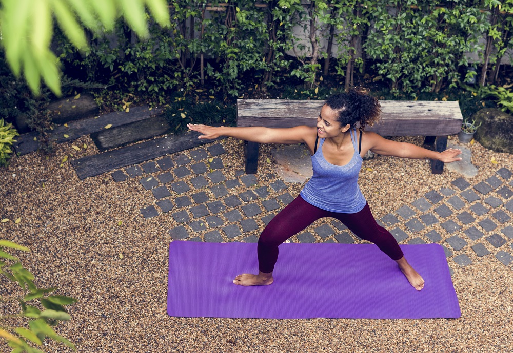 Beberapa gerakan sederhana yoga bisa meratakan kembal perut yang maju. (Foto: Elements Envato) Beberapa gerakan sederhana yoga bisa meratakan kembal perut yang maju. (Foto: Elements Envato)