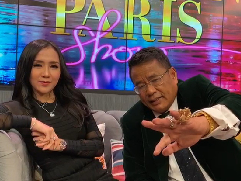Pedangdut cantik Ucie Sucita dan pengacara kondang Hotman Paris Hutapea. Foto: Screen Shot Instagram/Hotmanparisofficial Pedangdut cantik Ucie Sucita dan pengacara kondang Hotman Paris Hutapea. Foto: Screen Shot Instagram/Hotmanparisofficial