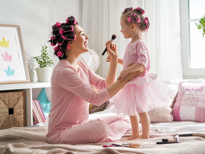 Ilustrasi ibu dan anak. Foto: Elementsenvato Ilustrasi ibu dan anak. Foto: Elementsenvato