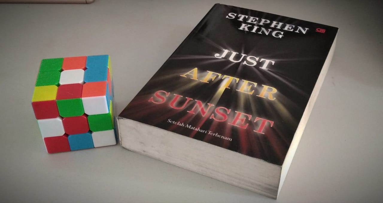Kumpulan cerpen Just After Sunset karya Stephen King. (Foto: Alfred/GenPI.co) Kumpulan cerpen Just After Sunset karya Stephen King. (Foto: Alfred/GenPI.co)
