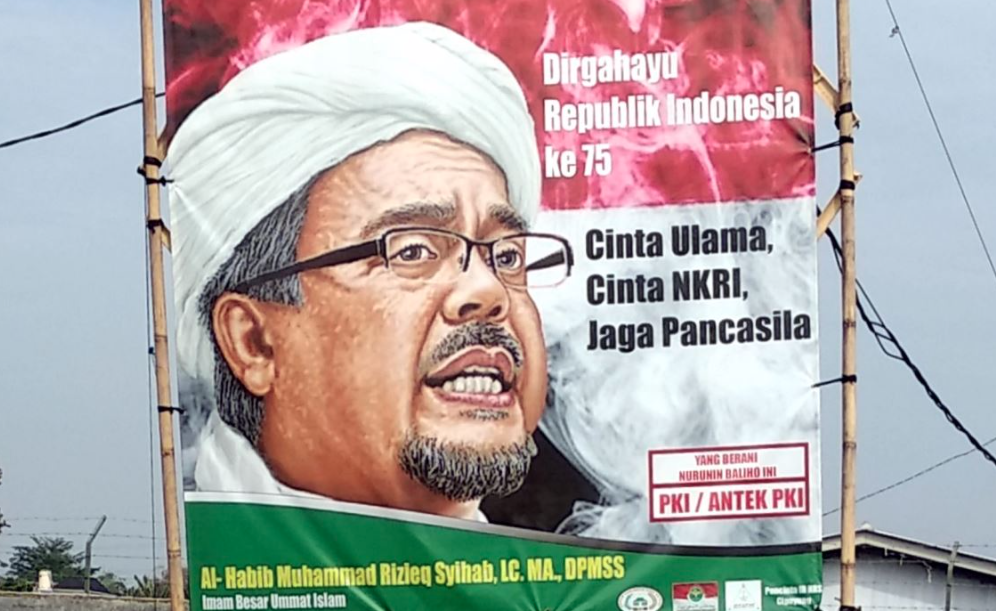 Poster-poster penyambutan kepulangan habib Rizieq bertebaran di beberapa tempat di Jakarta. (foto: Ricardo/jpnn) Poster-poster penyambutan kepulangan habib Rizieq bertebaran di beberapa tempat di Jakarta. (foto: Ricardo/jpnn)