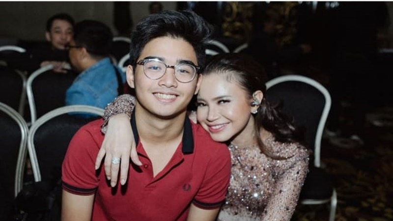 Rossa Unggah Foto Bareng Rizky Netizen Anaknya Sudah Gede Y