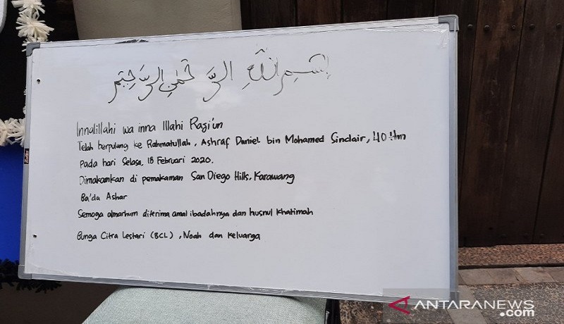Jenazah Ashraf Sinclair akan Dimakamkan di San Diego Hills, Kerawang, Jawa Barat. Foto: Antara Jenazah Ashraf Sinclair akan Dimakamkan di San Diego Hills, Kerawang, Jawa Barat. Foto: Antara