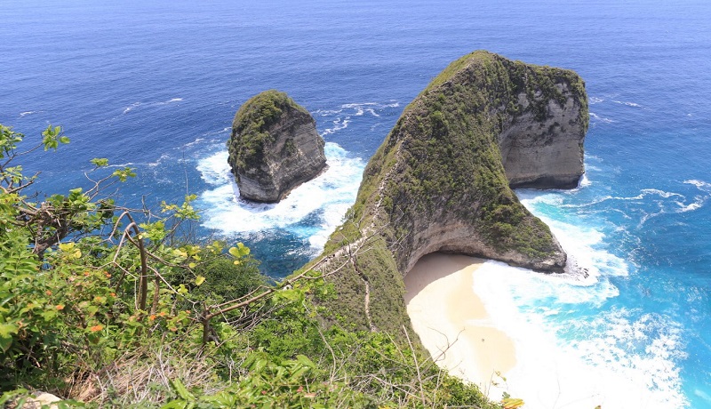 Pantai Kelingking, Pulau Nusa Penida, Kabupaten Klungkung, Bali, dipilih menjadi salah satu lokasi berlangsungnya event Red Bull Cliff Diving 2020. (dok/genPI.co) Pantai Kelingking, Pulau Nusa Penida, Kabupaten Klungkung, Bali, dipilih menjadi salah satu lokasi berlangsungnya event Red Bull Cliff Diving 2020. (dok/genPI.co)