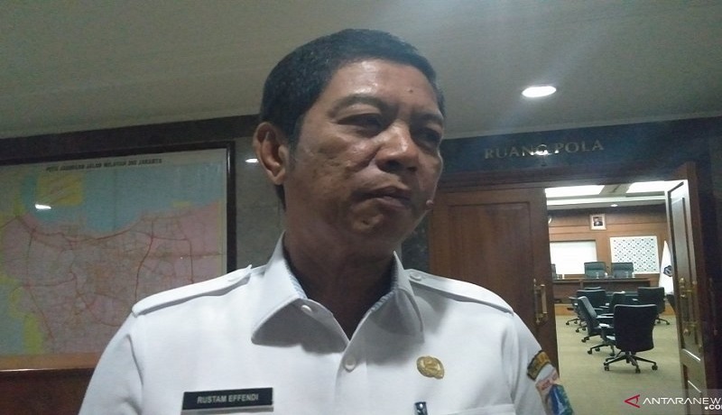 Wali Kota Jakarta Barat Rustam Effendi memberikan pernyataan terkait jemaah Masjid Jami Kebon Jeruk. Foto: Antara Wali Kota Jakarta Barat Rustam Effendi memberikan pernyataan terkait jemaah Masjid Jami Kebon Jeruk. Foto: Antara