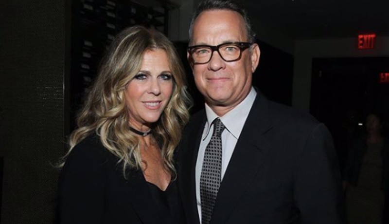 Tom Hanks dan istrinya, Rita Wilson (foto: IG @enews) Tom Hanks dan istrinya, Rita Wilson (foto: IG @enews)