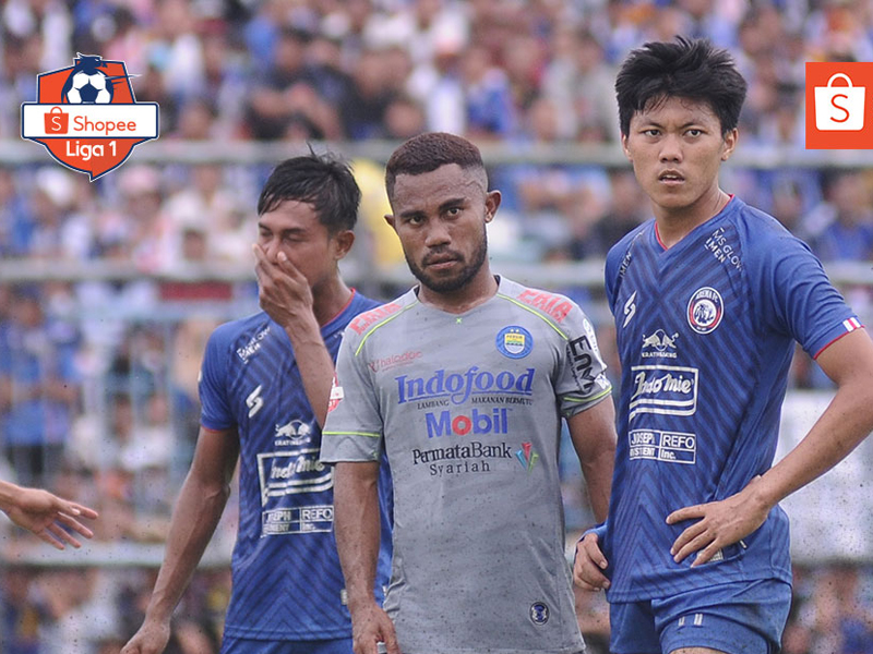 Persib Bandung mengalahkan Arema FC dengan skor 2-1 pada lanjutan Liga 1 2020 di Stadion Kanjuruhan. Foto: Twitter/Liga1Match Persib Bandung mengalahkan Arema FC dengan skor 2-1 pada lanjutan Liga 1 2020 di Stadion Kanjuruhan. Foto: Twitter/Liga1Match