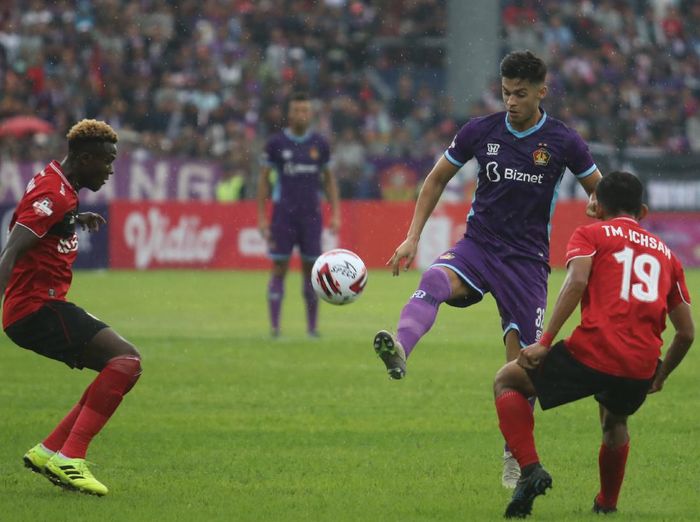 Tidak ada pemenang dalam laga Persik Kediri vs Bhayangkara FC pada pekan kedua Liga 1 2020. Foto: Antara Tidak ada pemenang dalam laga Persik Kediri vs Bhayangkara FC pada pekan kedua Liga 1 2020. Foto: Antara
