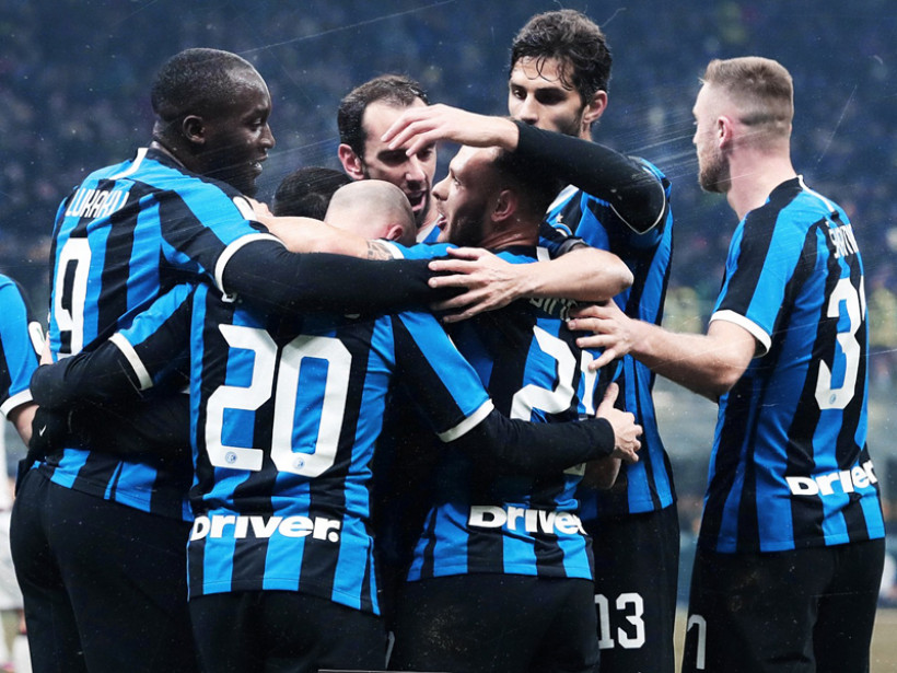 Penyerang Inter Milan Romelu Lukaku (kiri) mengaku ingin mengakhiri kariernya sebagai pesepak bola profesional pada usia 36 tahun. Foto: Twitter/Inter Penyerang Inter Milan Romelu Lukaku (kiri) mengaku ingin mengakhiri kariernya sebagai pesepak bola profesional pada usia 36 tahun. Foto: Twitter/Inter