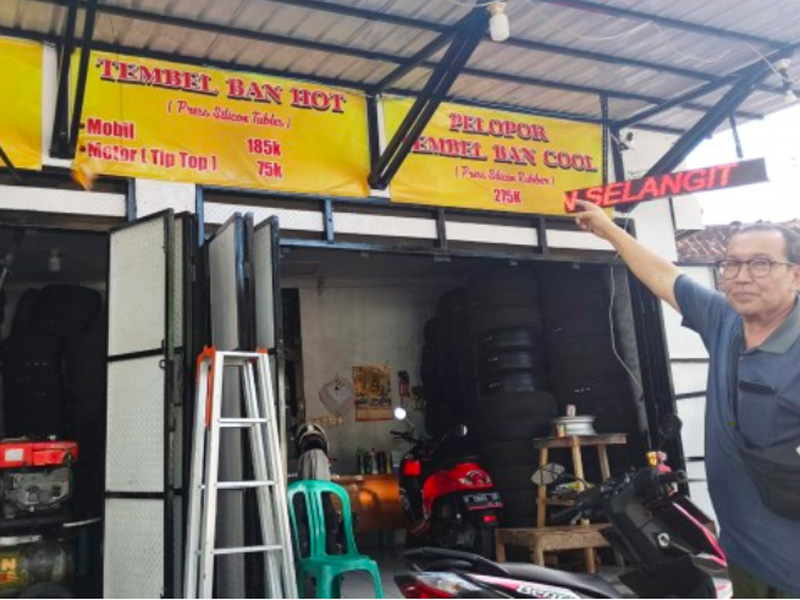 Bengkel tambal ban yang viral. Foto:ngopibareng Bengkel tambal ban yang viral. Foto:ngopibareng