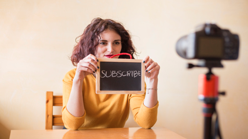Strategi ampuh marketing menggunakan influencer di tengah pandemi (foto: freepik) Strategi ampuh marketing menggunakan influencer di tengah pandemi (foto: freepik)