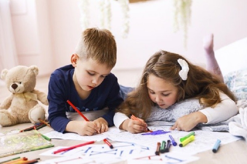 ilustrasi: Mengajari Anak Mengambar Secara Mandiri (Foto : psychreg) ilustrasi: Mengajari Anak Mengambar Secara Mandiri (Foto : psychreg)