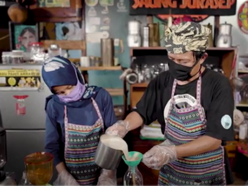 Asep Saepudin benar-benar layak dijadikan inspirasi bagi siapa pun yang ingin menjadi pengusaha sukses. Foto: Screen Shot YouTube/jemputrezeki Asep Saepudin benar-benar layak dijadikan inspirasi bagi siapa pun yang ingin menjadi pengusaha sukses. Foto: Screen Shot YouTube/jemputrezeki