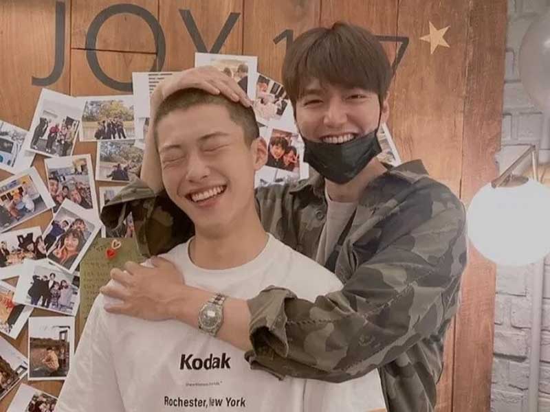 Aktor Woo Do Hwan (kiri) dan Lee Min Ho berfoto bersama. Foto: Instagram/actorleeminho Aktor Woo Do Hwan (kiri) dan Lee Min Ho berfoto bersama. Foto: Instagram/actorleeminho