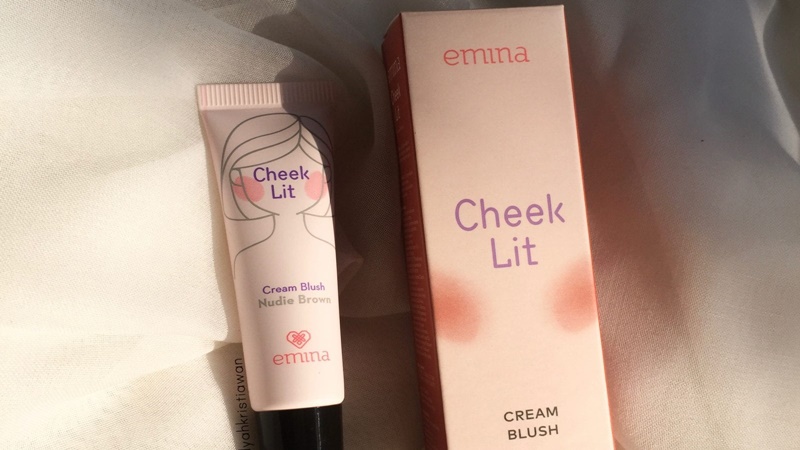 Emina Cheeklit Cream Blush Nudie Brown (foto : blogger perempuan) Emina Cheeklit Cream Blush Nudie Brown (foto : blogger perempuan)