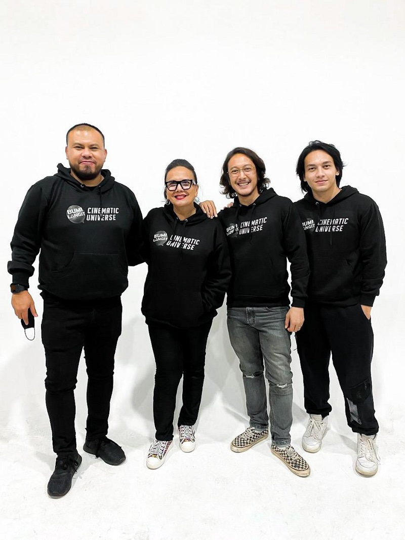 Film Indonesia produksi Screenplay Bumilangit akan ditayangkan di kanal streaming Disney+ Hotstar setelah penayangan bioskopnya (foto: PR Poplicist) Film Indonesia produksi Screenplay Bumilangit akan ditayangkan di kanal streaming Disney+ Hotstar setelah penayangan bioskopnya (foto: PR Poplicist)