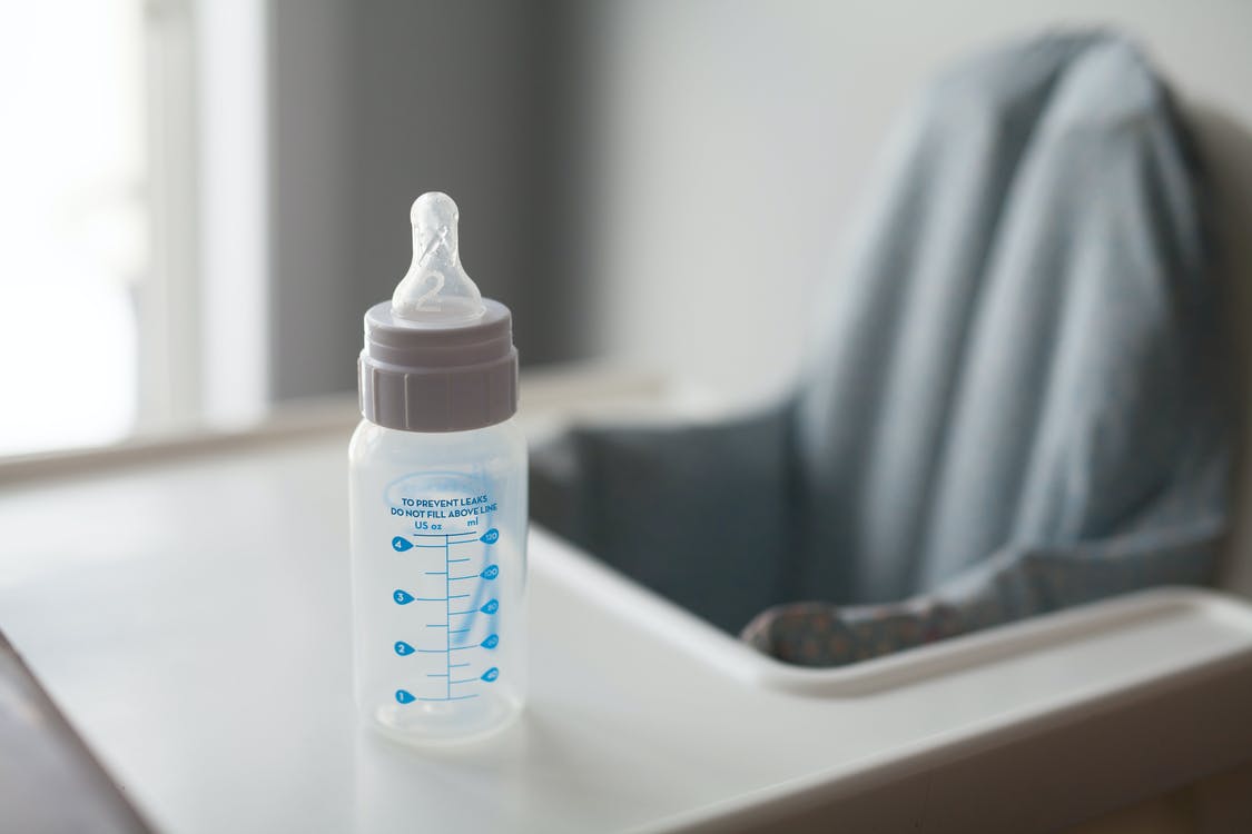 ilustrasi: botol susu bayi (foto: Pexels) ilustrasi: botol susu bayi (foto: Pexels)