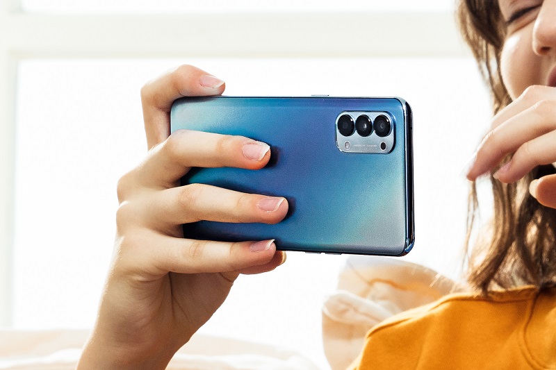 OPPO Reno4 memiliki kemampuan untuk merekam video dengan hasil menakjubkan ( foto: PR OPPO) OPPO Reno4 memiliki kemampuan untuk merekam video dengan hasil menakjubkan ( foto: PR OPPO)